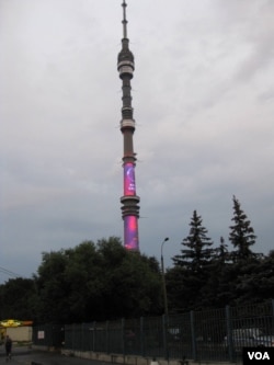 莫斯科北部的奥斯坦金诺电视塔。（美国之音白桦拍摄）