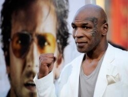 Mike Tyson, pemeran dalam "The Hangover Part II," berpose di pemutaran perdana film tersebut, di Los Angeles, 19 Mei 2011. (Foto AP / Chris Pizzello)