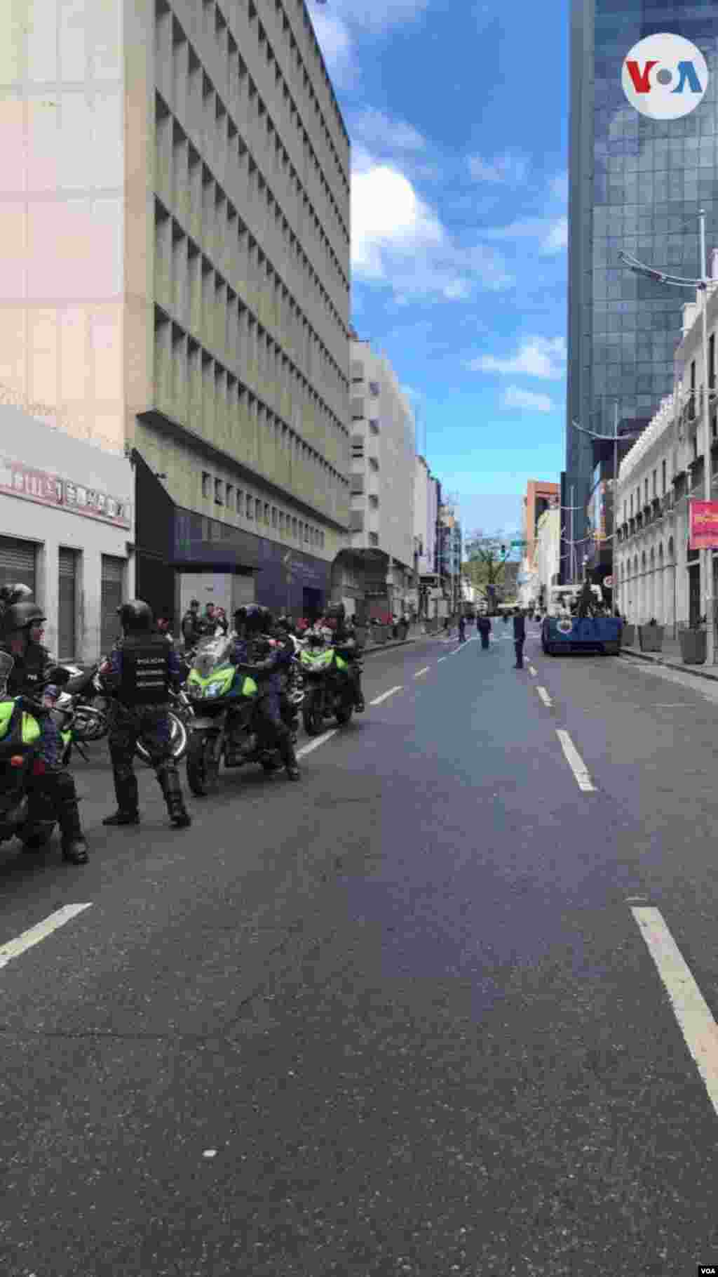 Efectivos de la Guardia Nacional Bolivariana desplegados en todo el centro de Caracas.