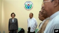 ကုလသမဂ္ဂ လူ့အခွင့်အရေးအထူးကိုယ်စားလှယ် Yanghee Lee နဲ့ မြန်မာလူ့အခွင့်အရေးကော်မရှင် အဖွဲ့ဝင်များ။ ရန်ကုန်