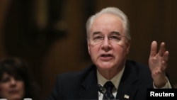 Anggota DPR AS dari Partai Republik, Tom Price memberikan kesaksian di hadapan Komite Keuangan Senat AS di Gedung Capitol, Washington, dalam dengar pendapat untuk mengkonfirmasi nominasinya sebagai Menteri Kesehatan, 24 Januari 2017. (Foto: dok). 