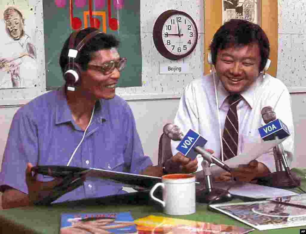 美国之音中文部记者(1986年)