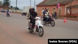 Moto-taxistas em Malanje