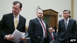 Amb. Sung Kim (L), Special Representative for North Korea Policy and Deputy Assistant Secretary for Korea and Japan, and Assistant Treasury Secretary for Terrorist Financing, Daniel Glaser (2nd L) and retired U.S. Air Force Brig. Gen. Gregory Touhill (R), deputy assistant Homeland Security secretary for cybersecurity operations appear before a House Foreign Affairs Committee, Jan. 13, 2015 in Washington, D.C.