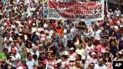 希腊工人罢工抗议人群