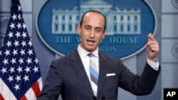 El asesor de política del presidente Donald Trump, Stephen Miller, defendió el pedido de fondos para la construcción del muro fronterizo de la administración Trump en la televisión nacional. Foto de archivo.