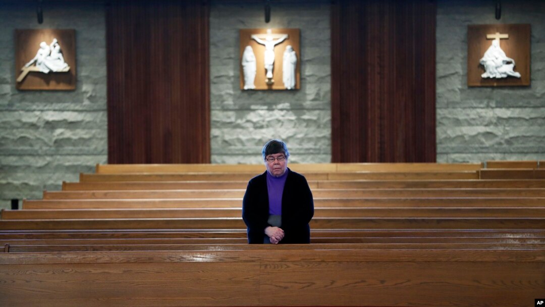 Misa u katoličkoj crkvi u Ankeniju u Ajovi snima se i strimuje za vernike. 