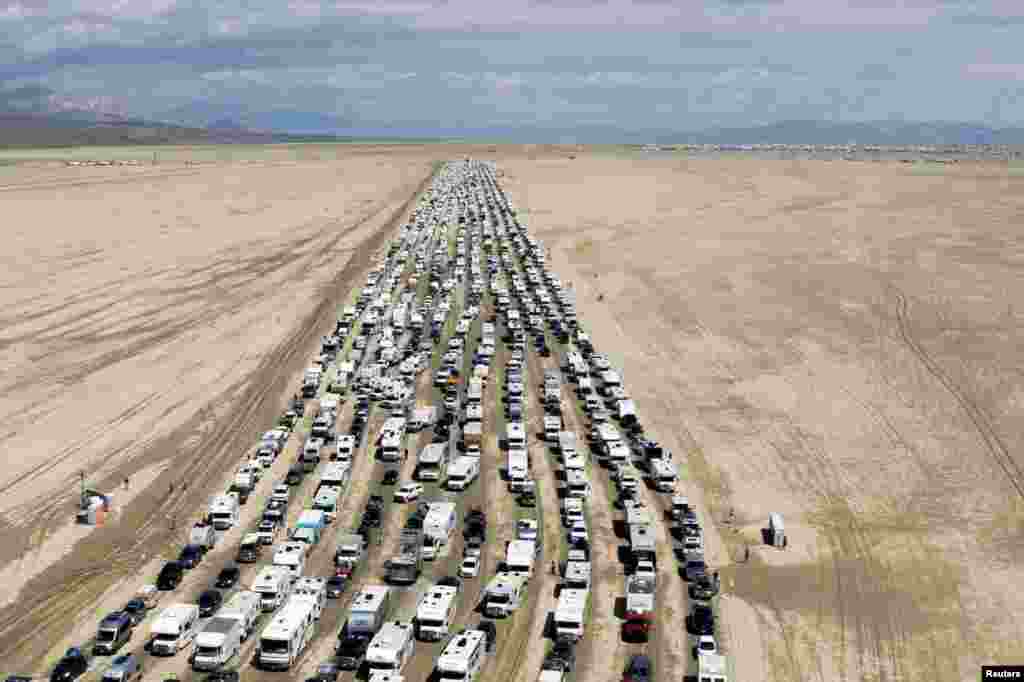 Vehicles are seen departing the Burning Man festival in Black Rock City, Nevada, Sept. 4, 2023.&nbsp;Hundreds of&nbsp;Burning&nbsp;Man&nbsp;attendees left on Labor Day, after a rainstorm turned the site into mud.