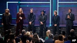 (l to r) Chris Stapelton, Brian Kelly, Tyler Hubbard, Jason Aldean, Keith Urban and Luke Bryan are seen at 2017 CMT Artist of the Year Awards at Nashville's Schermerhorn Symphony Center on Wednesday, Oct. 18, 2017, in Nashville, Tenn. 