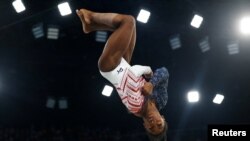 La gimnasta Simone Biles de Estados Unidos en acción en el ejercicio de suelo durante los Juegos Olímpicos de París 2024, el 30 de julio de 2024.