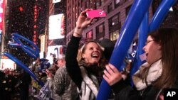 미국 뉴욕 타임스퀘어의 새해맞이 풍경