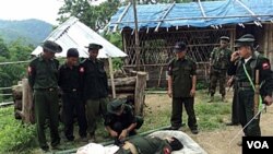 Anggota pasukan pemberontak etnis minoritas Kachin di Birma.