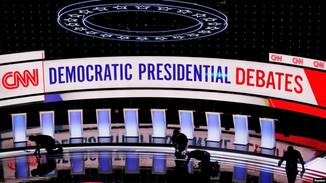 Panggung debat capres partai Demokrat untuk Pilpres 2020 di Fox Theatre, Detroit, Michigan, 30 Juli 2019. (Foto: dok).