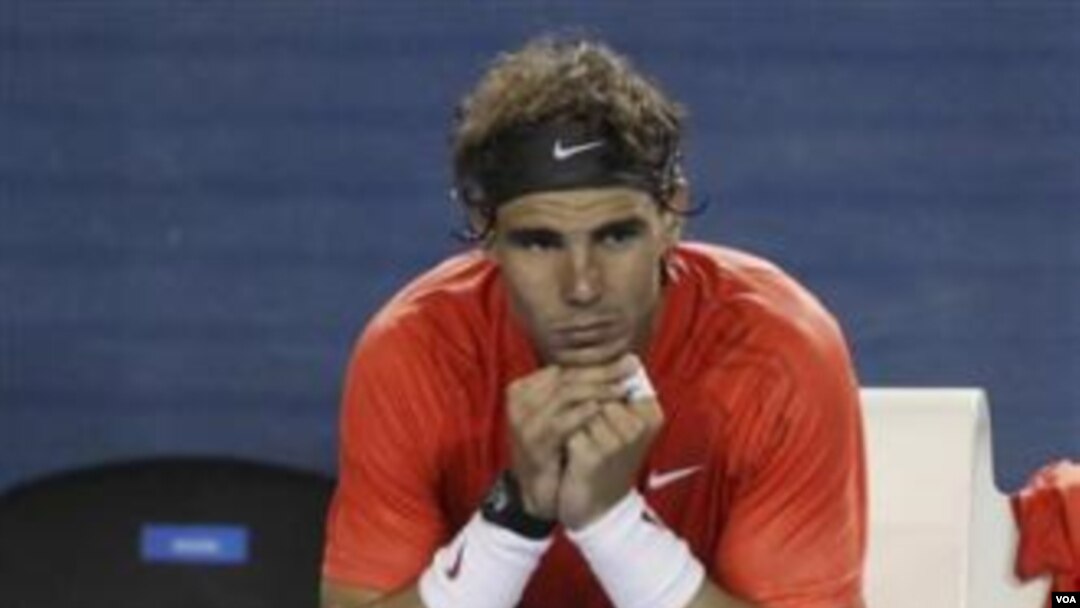 Rafael Nadal yang terganggu cedera lutut mengalahkan Alex Kuznetsov 6-4, 6-1, 6-1.