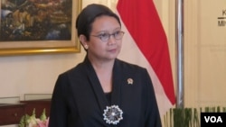 Menteri Luar Negeri Indonesia Retno Marsudi Retno Marsudi (VOA/Fathiyah). Retno Marsudi menegaskan pemerintah akan memprioritaskan keselamatan kesepuluh sandera Indonesia di Filipina. 