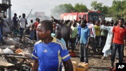 People gather at the scene of a car bomb explosion, at the central market, in Maiduguri, Nigeria, July 1, 2014. 