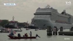 Venedikliler’den Yolcu Gemilerine Protesto