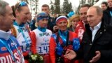 ولادیمیر پوتین، در حال گقتگو با ورزشکاران پارالمپیک روسیه
