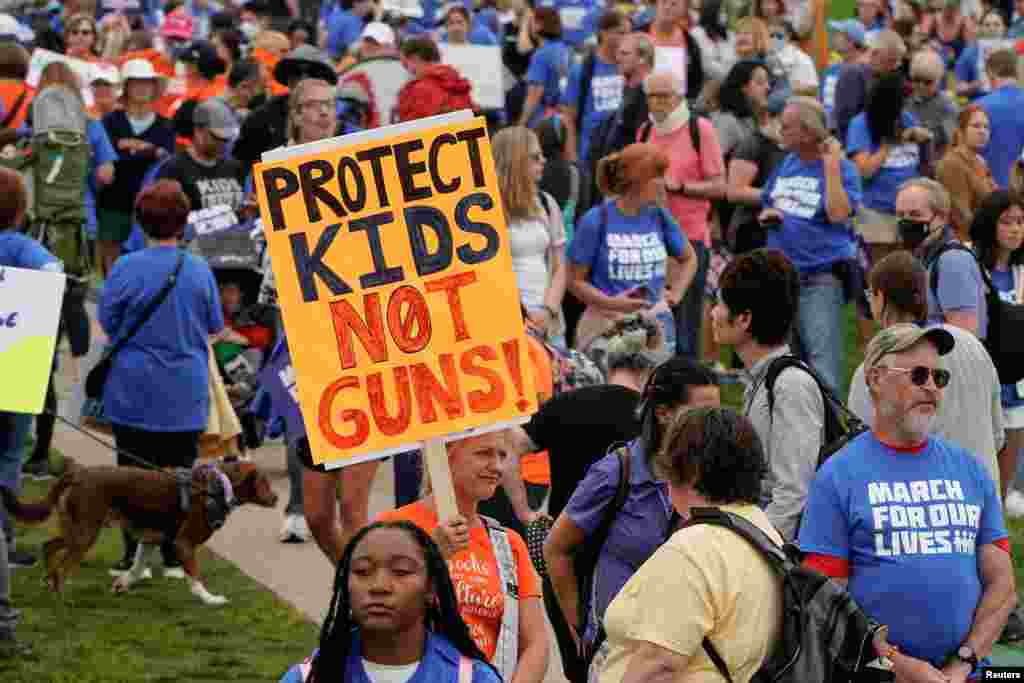 Maelfu ya watu wahudhuria mkutano wa kup[inga bunduki &#39;March for Our Lives&#39; mjini Washington, DC