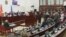 Дебатата за уставните измени се префрла во Парламентот