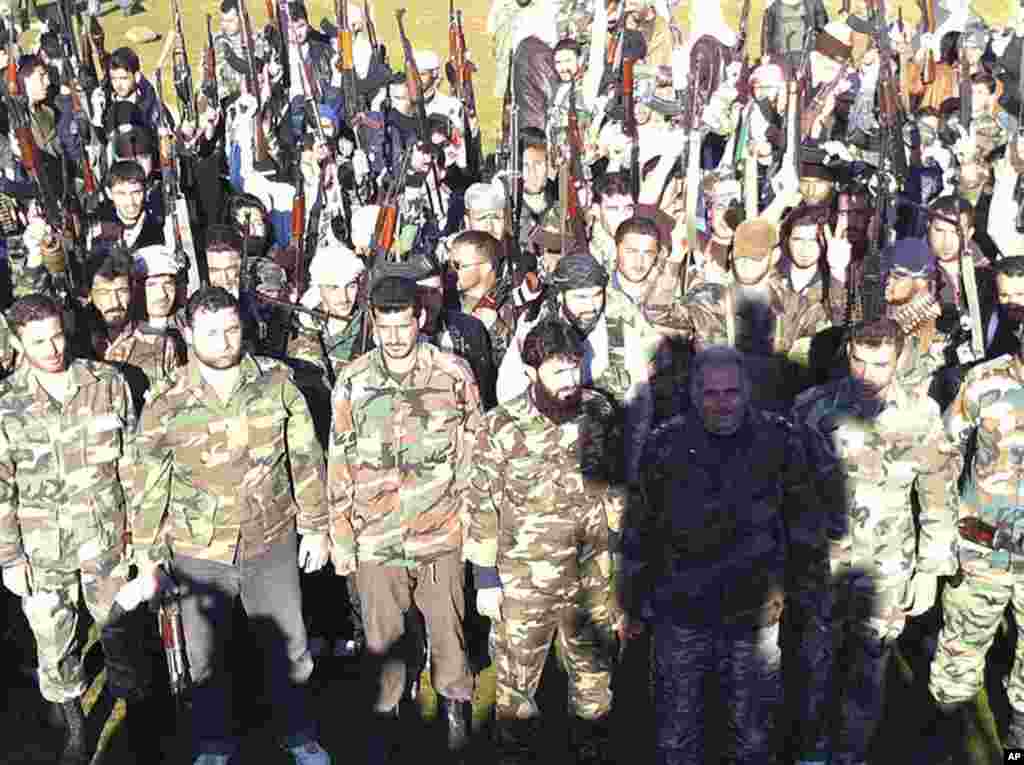 Syrian soldiers who defected to join the Free Syrian Army, are seen in Idlib, February 21, 2012. (Reuters)