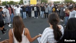 Durante la protesta del martes en la noche, 24 personas fueron detenidas, entre ellas cuatro menores de edad.