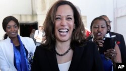 加利福尼亚州的民主党参议员卡玛拉·哈里斯(Kamala Harris，中文名贺锦丽)（2018年10月29日） 