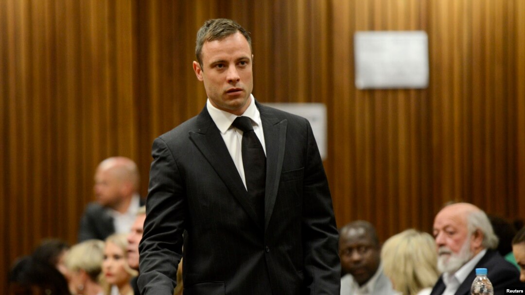 Bintang Olimpiade dan Paralympic Africa Selatan Oscar Pistorius di pengadilan North Gauteng, Pretoria (Foto: dok).