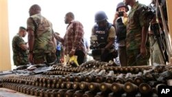 Arms, ammunition that military commanders say was seized from Boko Haram radicals, Maiduguri, Nigeria, June 5, 2013.