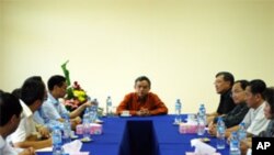 Every person on the planet needs water in order to survive, save every droplet of it. (Photo taken in Rawalpindi, Pakistan by Adeel Shabir submitted to <a href="http://www.voanews.com/info/ipad-photo-contest/3735.html" target="_blank">VOA Photo Contest</a>)