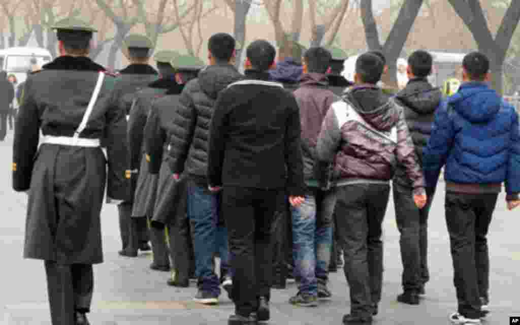 武警队伍中的便衣