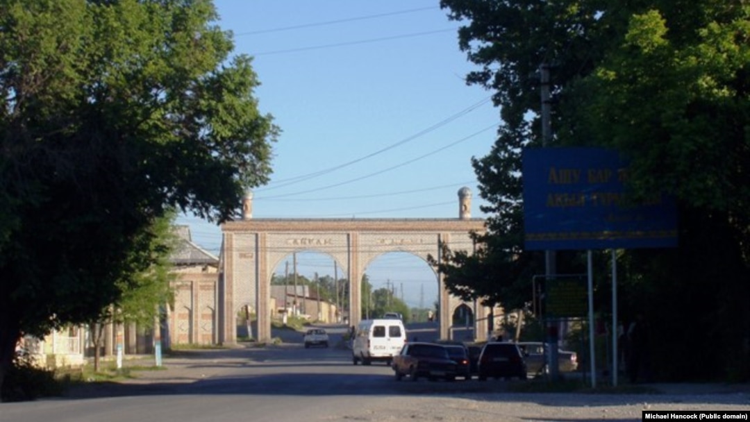 Sayram shahriga kirish darvozasi, Sayram, Qozog'iston.
