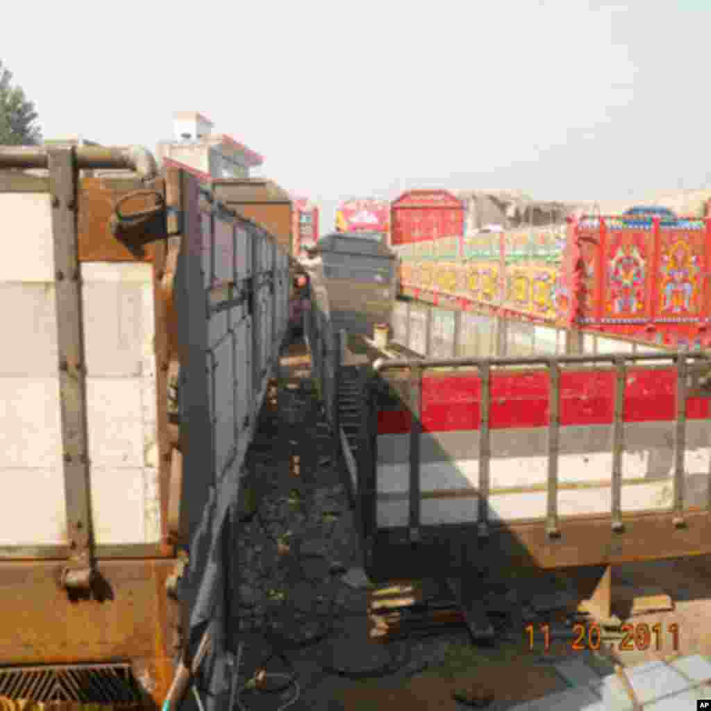 پاکستان کښې په ټرکونو د گل کارۍ او د ټرکونو ښکلې کولو هنر