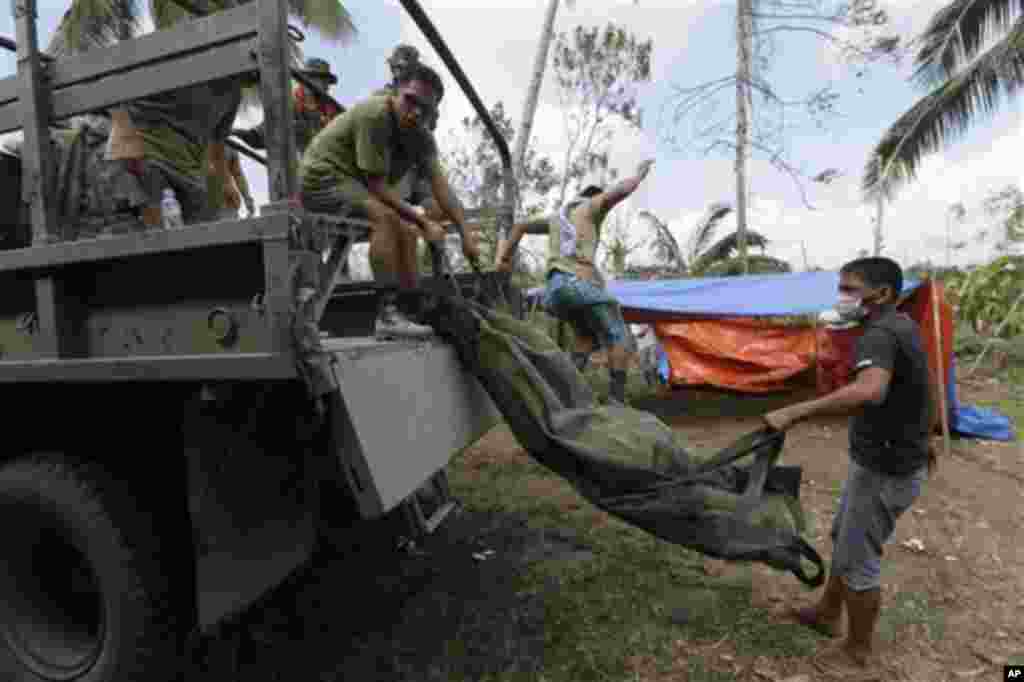 Menurut Wakil tim Penilai dan Penanggulangan Bencana PBB, Imogen Wall, di Compostela Valley, kematian terbesar yang tercatat disebabkan oleh tanah longsor (foto, 9/12/2012).