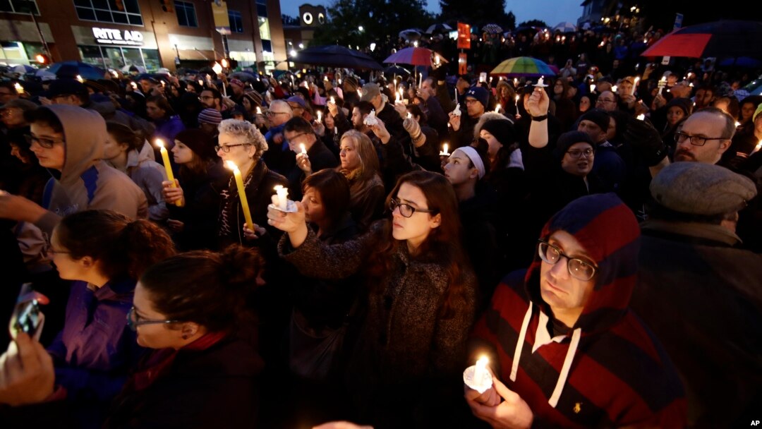 Malam renungan lintas agama diadakan di Squirrel Hill, Pittsburgh (27/10). 