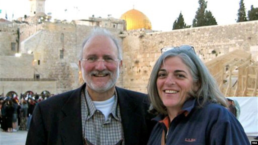 Alan Gross dan isterinya Judy (foto: dok). Alan Gross ditahan pemerintah Kuba sejak Desember tahun 2009.