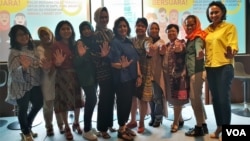 Para Caleg perempuan beserta para panelis dalam acara "Diskusi “Perempuan Bersuara! Dialog Caleg Perempuan Merespons Agenda Politik Keterwakilan Perempuan di Pemilu 2019,” di Jakarta, Minggu (3/3) (Foto: VOA/Ghita)