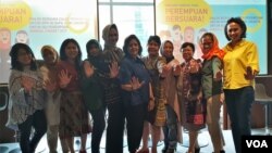 Para Caleg perempuan beserta para panelis dalam acara "Diskusi “Perempuan Bersuara! Dialog Caleg Perempuan Merespons Agenda Politik Keterwakilan Perempuan di Pemilu 2019,” di Jakarta, Minggu (3/3) (Foto: VOA/Ghita)