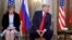 Marina Gross, à gauche, interprète de service lors de l’entretien entre le président américain Donald Trump et le président russe Vladimir Poutine, le 16 juillet 2018,  à Helsinki, en Finlande.