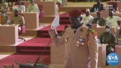 Le colonel Doumbouya prête serment comme président guinéen de transition