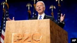 L'ancien vice-président Joe Biden, candidat démocrate à l'élection présidentielle, s'exprime lors de la quatrième journée de la Convention nationale démocrate, le jeudi 20 août 2020, au Chase Center de Wilmington, au Delaware. (AP Photo/Andrew Harnik)