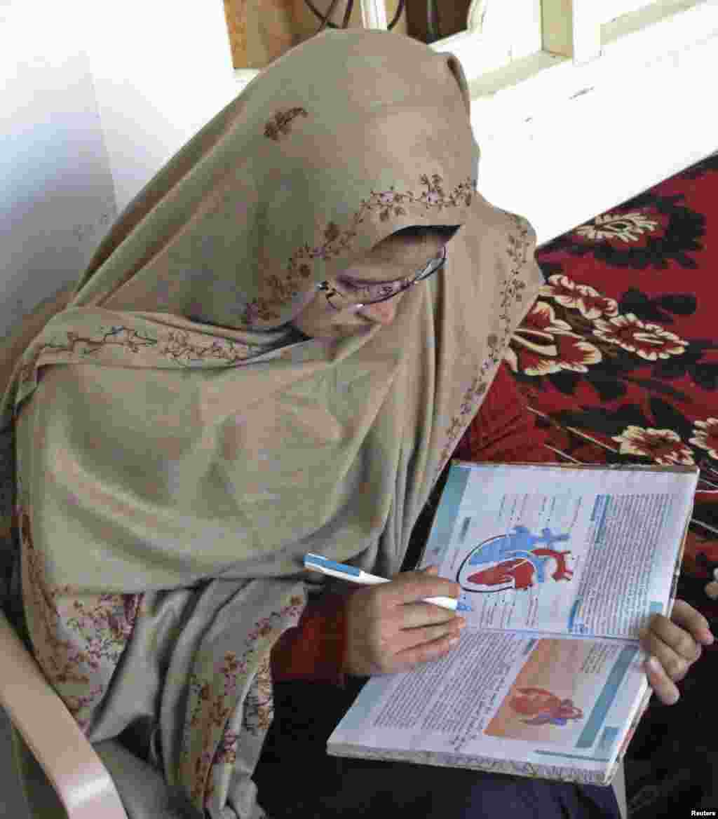 جنوری کے آخر یا فروری کے ابتدائی ہفتے میں ملالہ کے سر (کھوپڑی) کی سرجری کے لیے اُنھیں دوبارہ اسپتال داخل کیا جائے گا۔