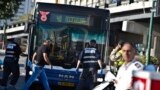 کارآگاهان پليس اسرائيل محل چاقوکشی در تل آويو را بررسی می کنند&nbsp;&nbsp;-- ۱ بهمن ۱۳۹۳ (۲۱ ژانويه ۲۰۱۵)
