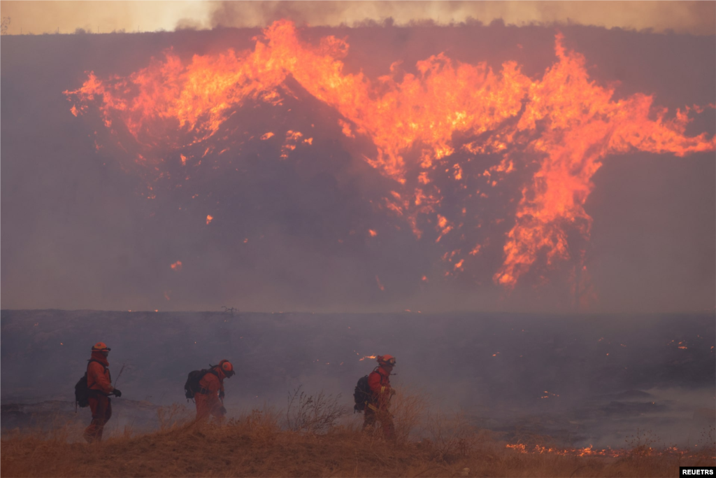 wildfire near Los Angeles / آتش‌سوزی در نزدیکی لس‌آنجلس