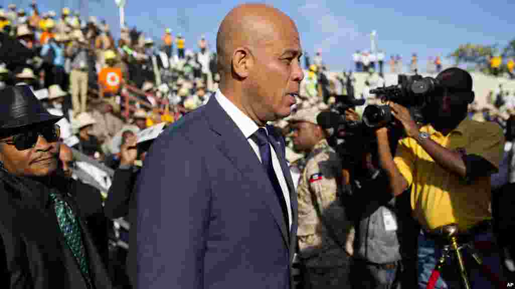 L&#39;ancien président Michel Martelly arrive pour les funérailles de l&#39;ancien président René Préval à Port-au-Prince, Haïti, le 11 mars 2017.