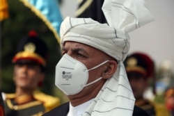 صدر اشرف غنی کابل میں یوم آزادی کی تقریب میں ماسک پہن کر شریک ہیں۔ 18 اگست 2020