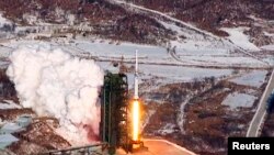 지난해 12월 북한의 장거리 로켓 발사 장면. 북한 조선중앙통신 영상.