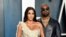 Kim Kardashian West, à gauche, et Kanye West arrivent à la Vanity Fair Oscar Party à Beverly Hills, Californie le 9 février 2020.