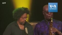 Quelques clips de Manu Dibango, saxophoniste et légende de l'afro-jazz