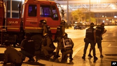21 Dead 31 Hurt In Thai Mass Shooting Gunman Hides In Mall